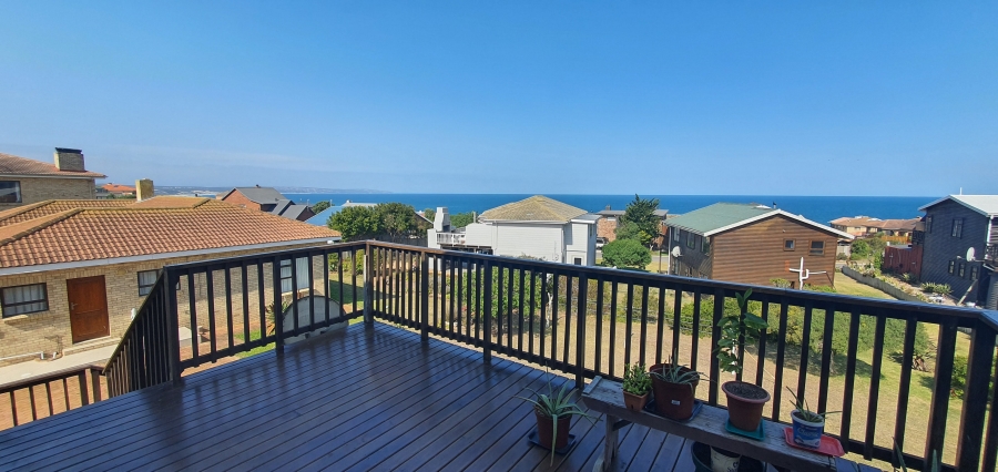 3 Bedroom Property for Sale in Boggomsbaai Western Cape